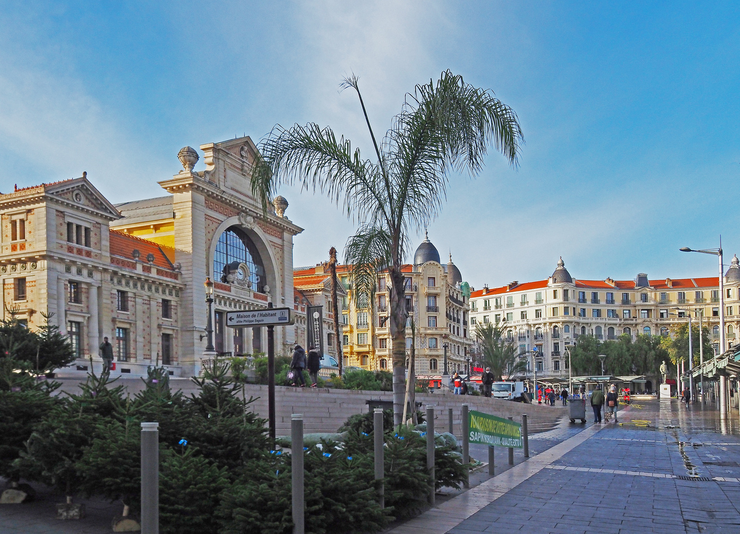 La façade de la Gare du Sud