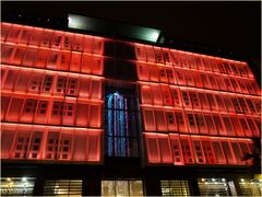  La façade du Rexhotel, version vermillon  --  Die Fassade des Rexhotels in zinnoberrot