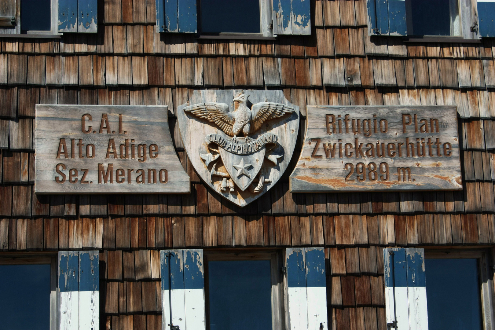 La facciata del rifugio Plan