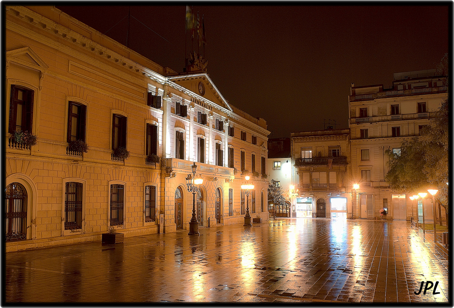 LA FACHADA DEL AYUNTAMIENTO