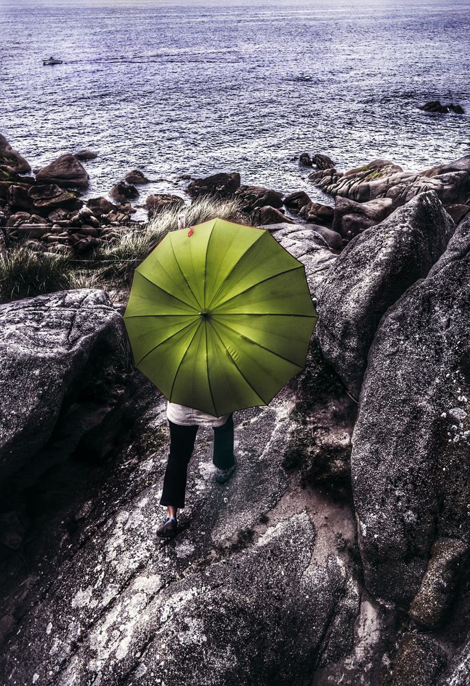 La femme au parapluie manque le bateau pour l'île (71)