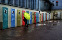 La femme avec le parapluie ; doit décider ! (116)