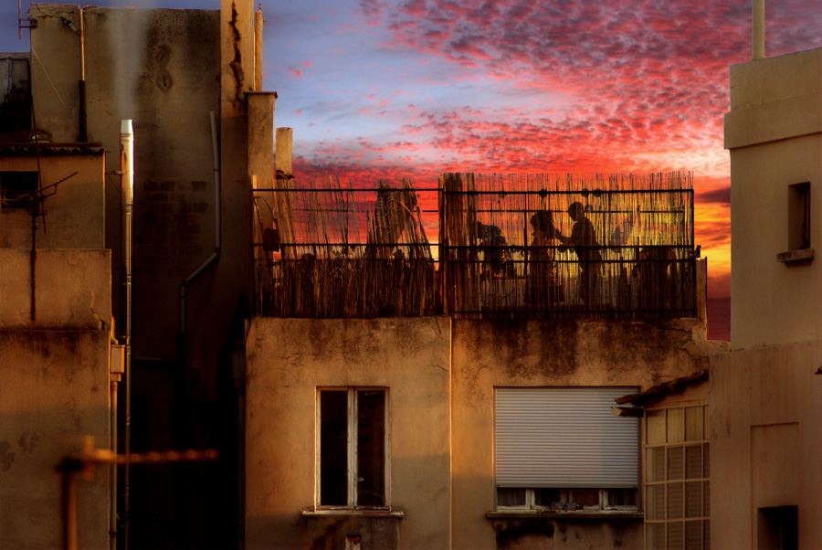 La fete sur le balcon d'en face ...