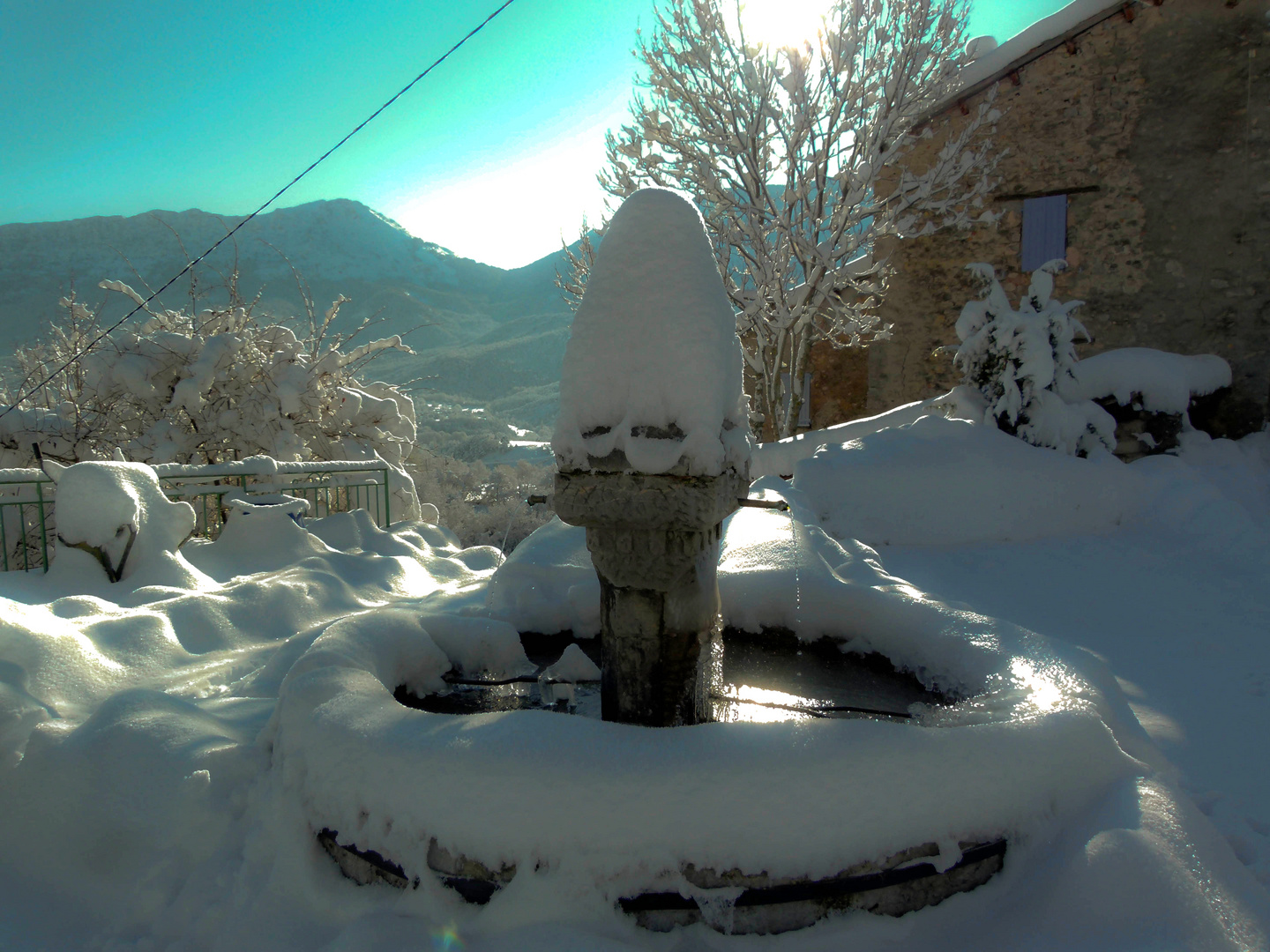  *  la fontaine   *