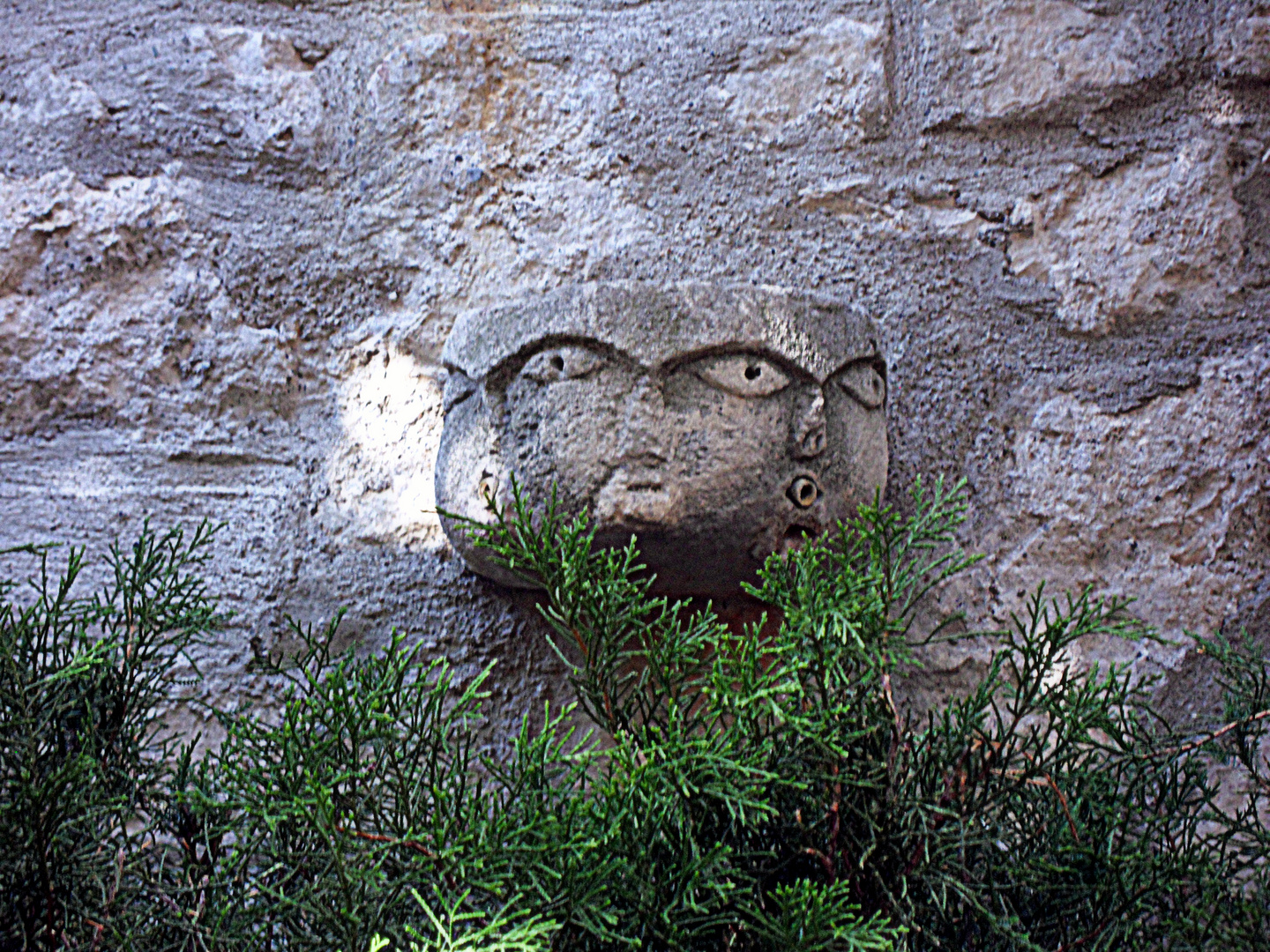 la fontaine aux trois têtes