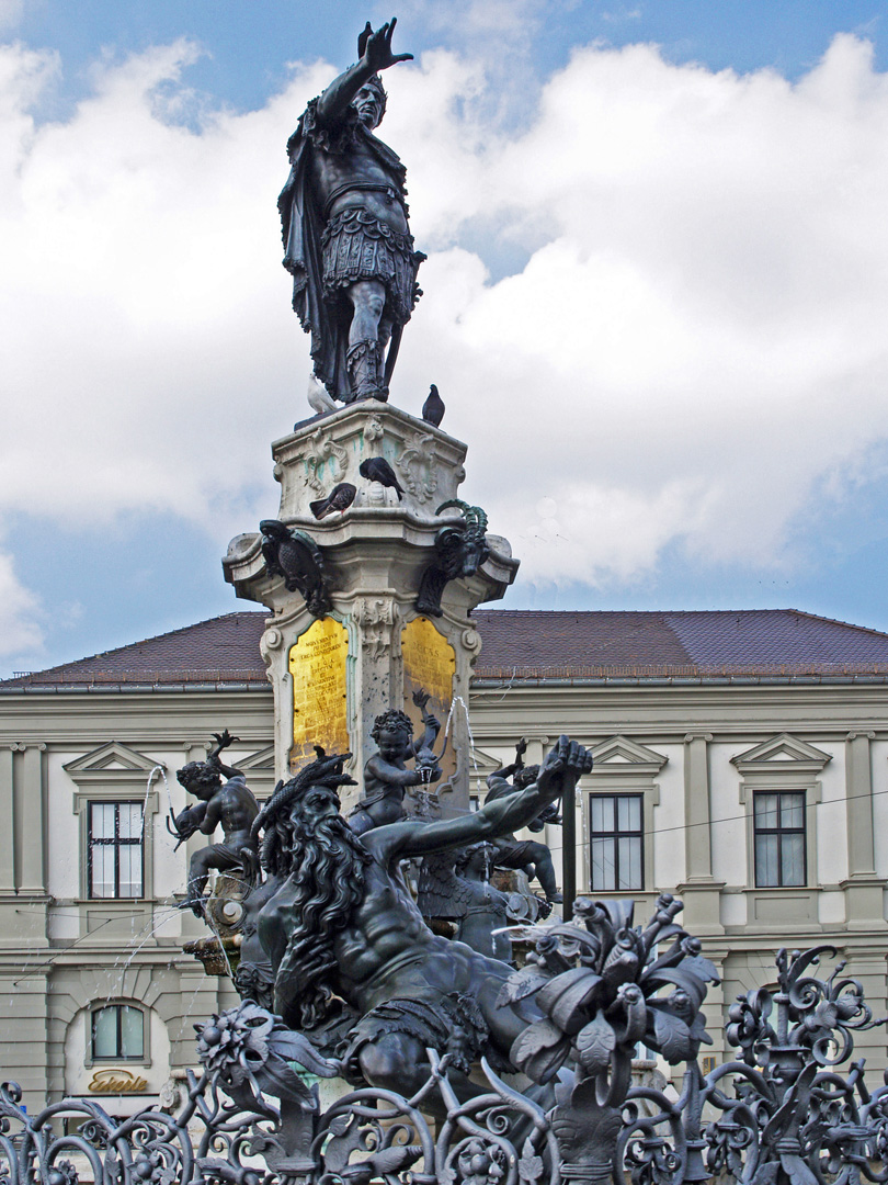 La Fontaine d’Auguste sur la Place de l’Hôtel de ville à Augsburg.