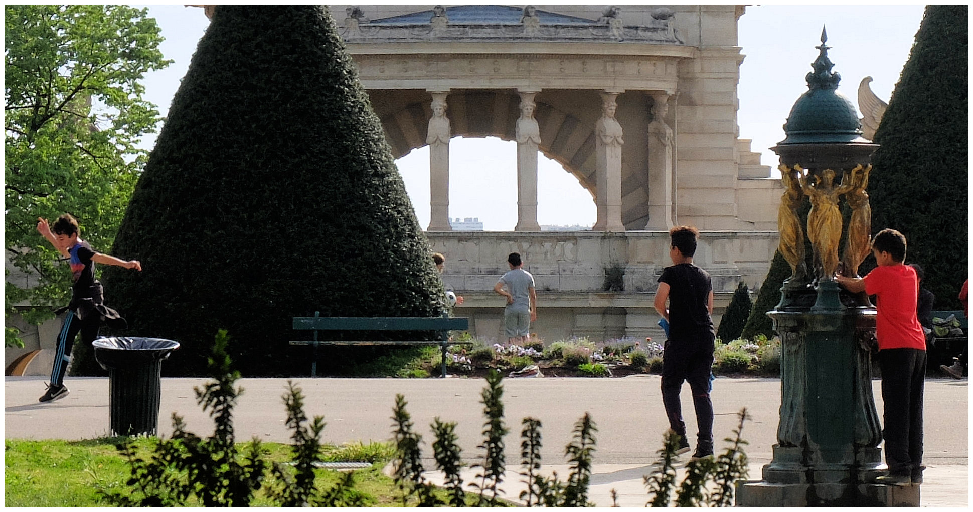 La fontaine, le palais, et les jeux