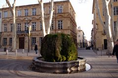 La Fontaine moussue, Cours Mirabeau à Aix en Provence ....