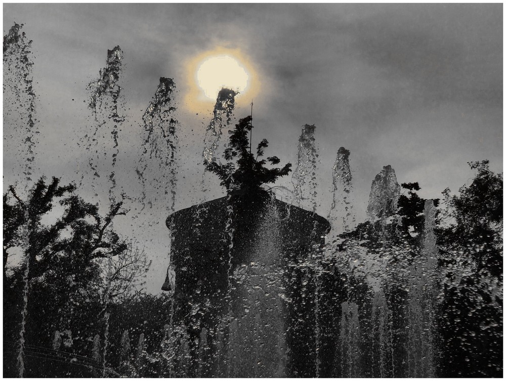 la fontana a PIAZZA CASTELLO