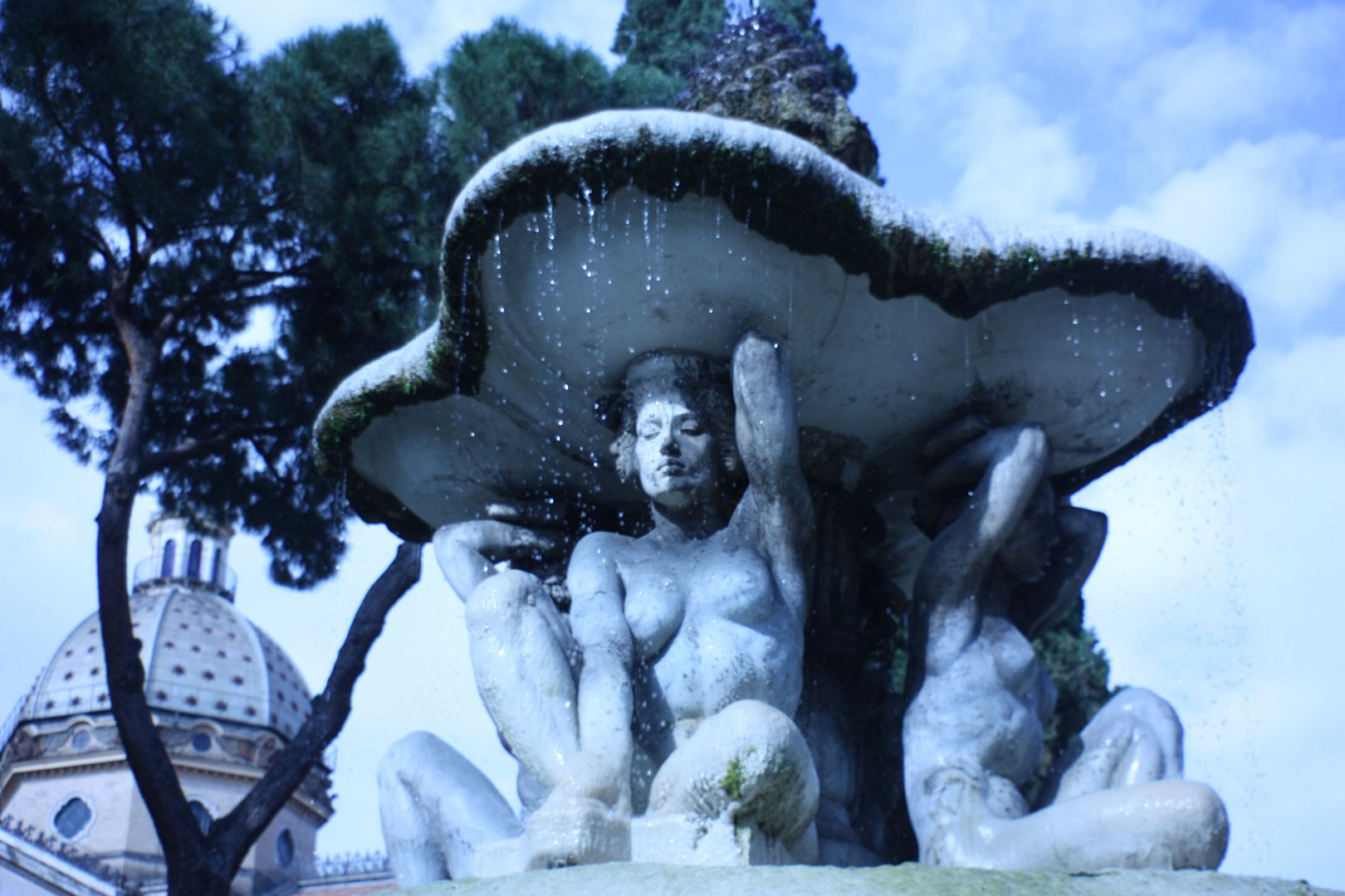 la fontana delle cariatidi