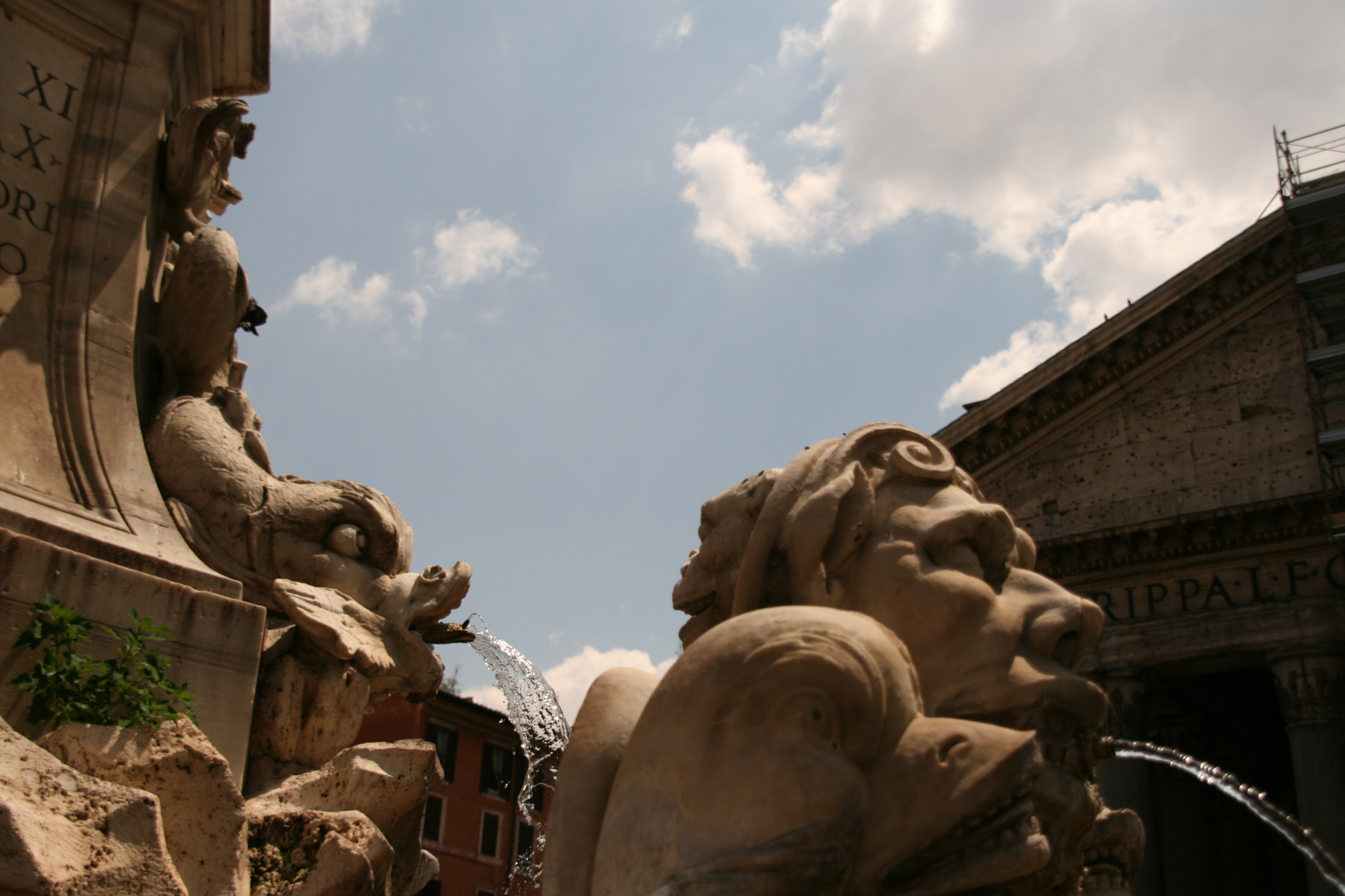 La fontana e il Pantheon