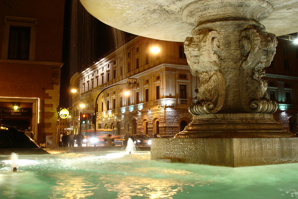 LA FONTANA SCOSSACAVLLI a S. ANDREA DELLA VALLE