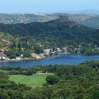 La forteresse de Murol domine Chambon-sur-lac