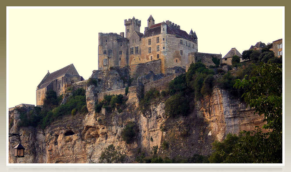 LA FORTERESSE SUR LE ROCHER