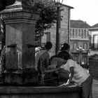 La fuente del pueblo, alivia el calor.