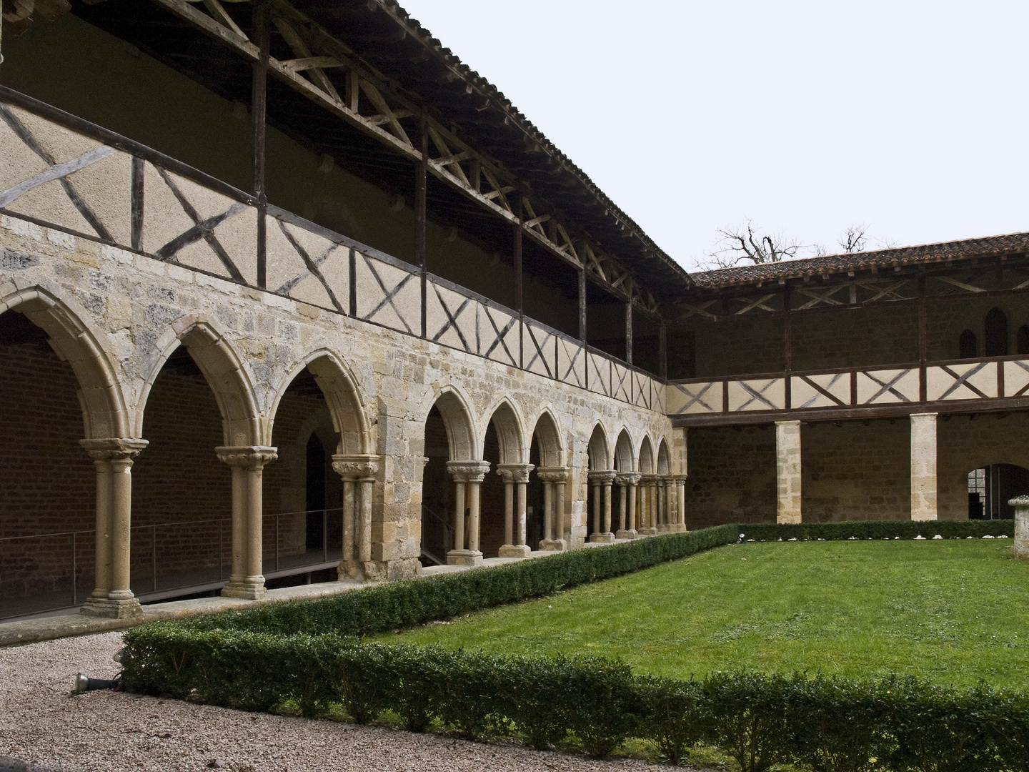 La galerie ouest du cloître – Abbaye de Flaran