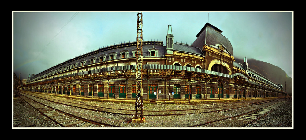 La Gare Internationale de Canfranc - Espagne - Aragon