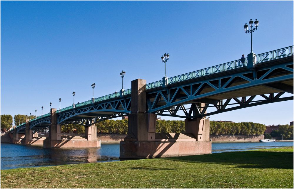 La Garonne sous le Pont Saint-Pierre à Toulouse  