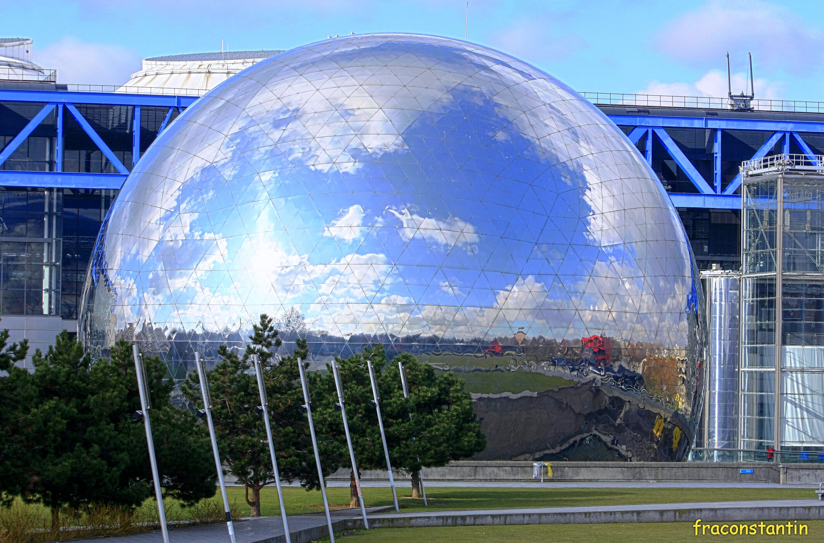 La Géode du parc de la Villette à Paris 19°.