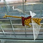 La girafe volante -- Toulouse Blagnac -- Die fliegende Girafe