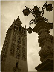 La Giralda y su pareja