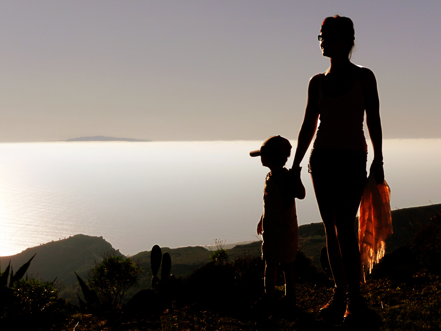 La Gomera kurz vor Sonnenuntergang mit El Hiero im Hintergrund