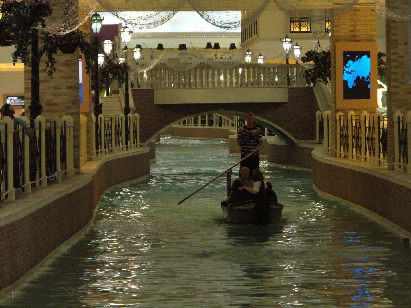 la gondola nel centro commerciale?!?!?!?!?!?!?