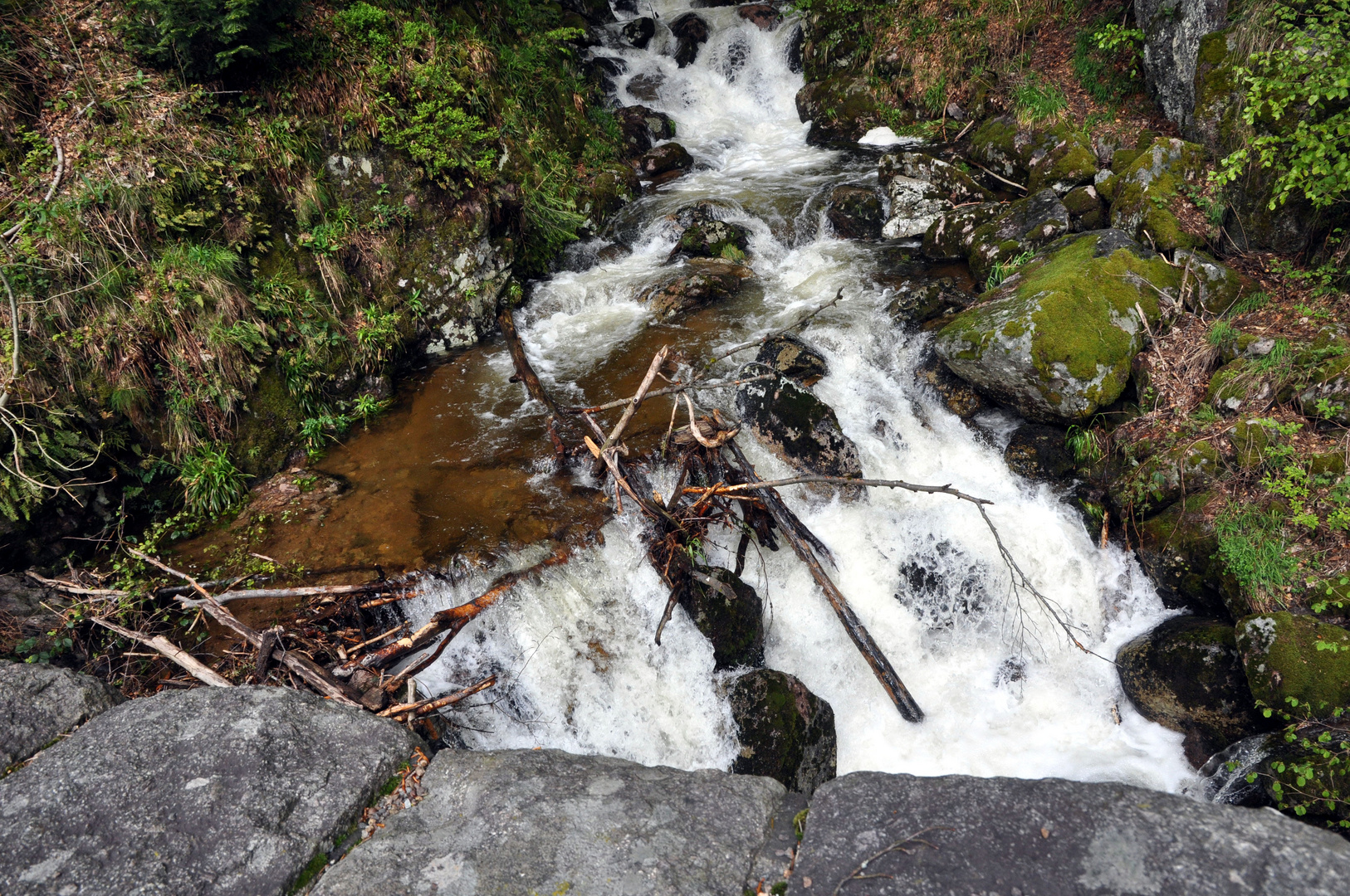 la goutte d'eau qui fait débordé la cascade ! (vosges/jura) cascade 