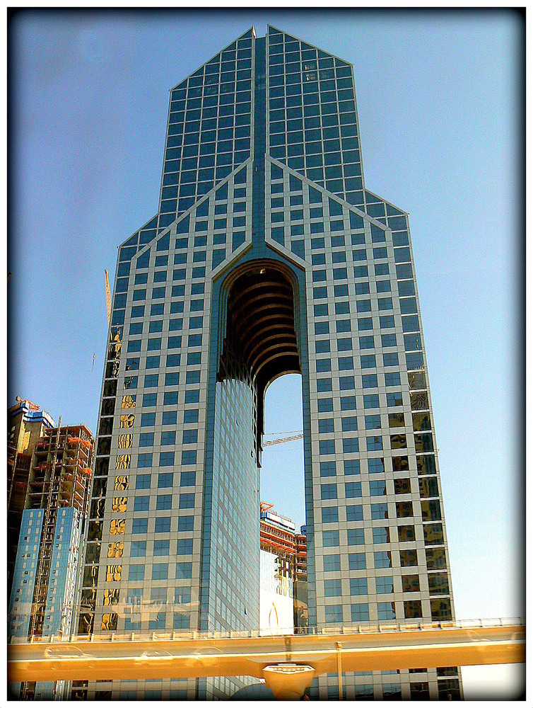 LA GRANDE ARCHE .... de Dubaî