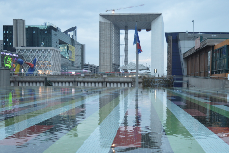 LA GRANDE ARCHE ET SON REFLET