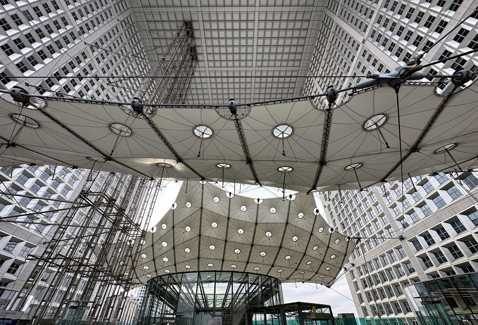 La Grande Arche im Pariser Hochhausviertel