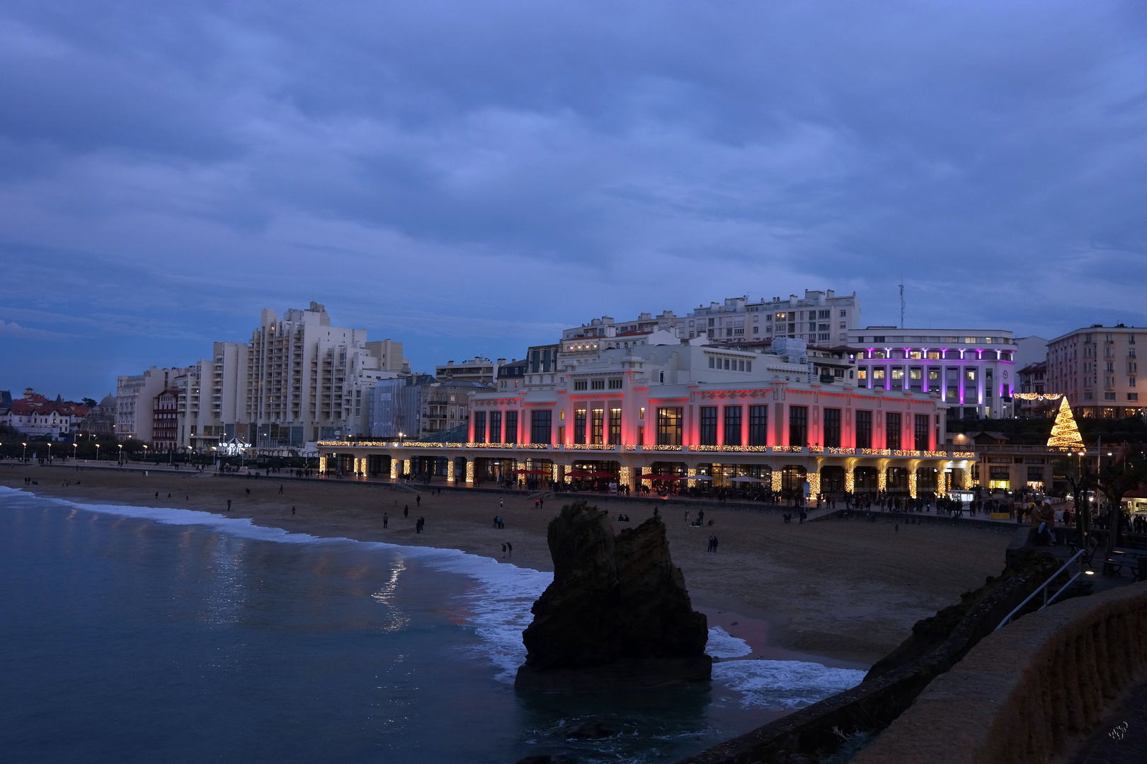 La grande plage à l'heure bleue