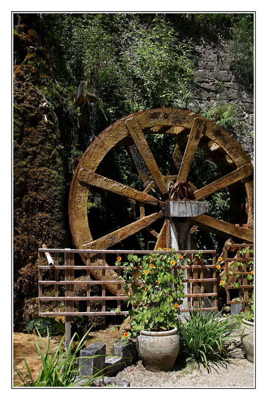 La grande roue du jardin des fontaines pétrifiantes