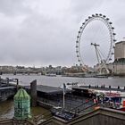 La grande Roue «  London Eye » et la Tamise vues du pont de Westminster  