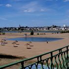 La grève transformée en plage avec piscine éphémère, chaque été à Ingrandes-sur-Loire (49)