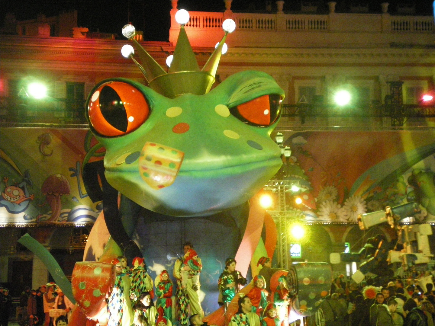 La grosse grenouille du carnaval