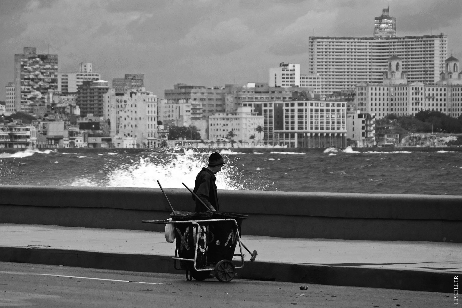 La Habana X, ...lone street sweeper on Malecon.