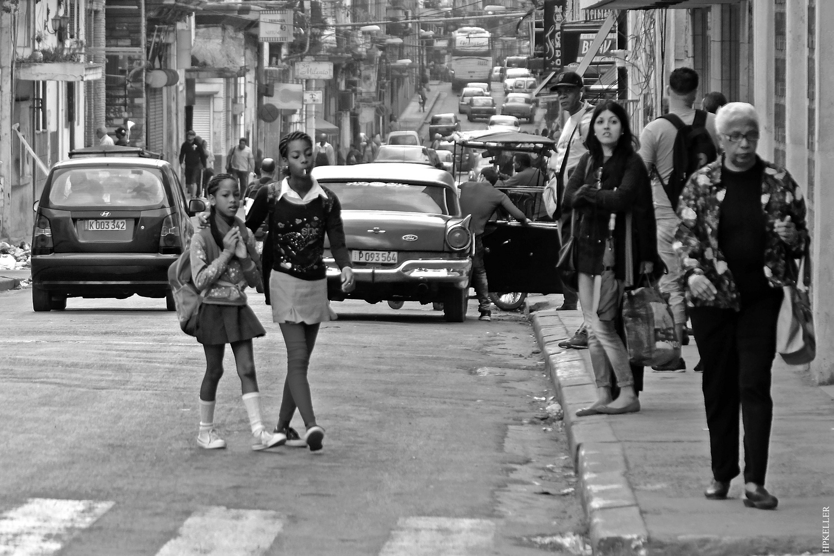 La Habana XLIV, ...on the way to school.