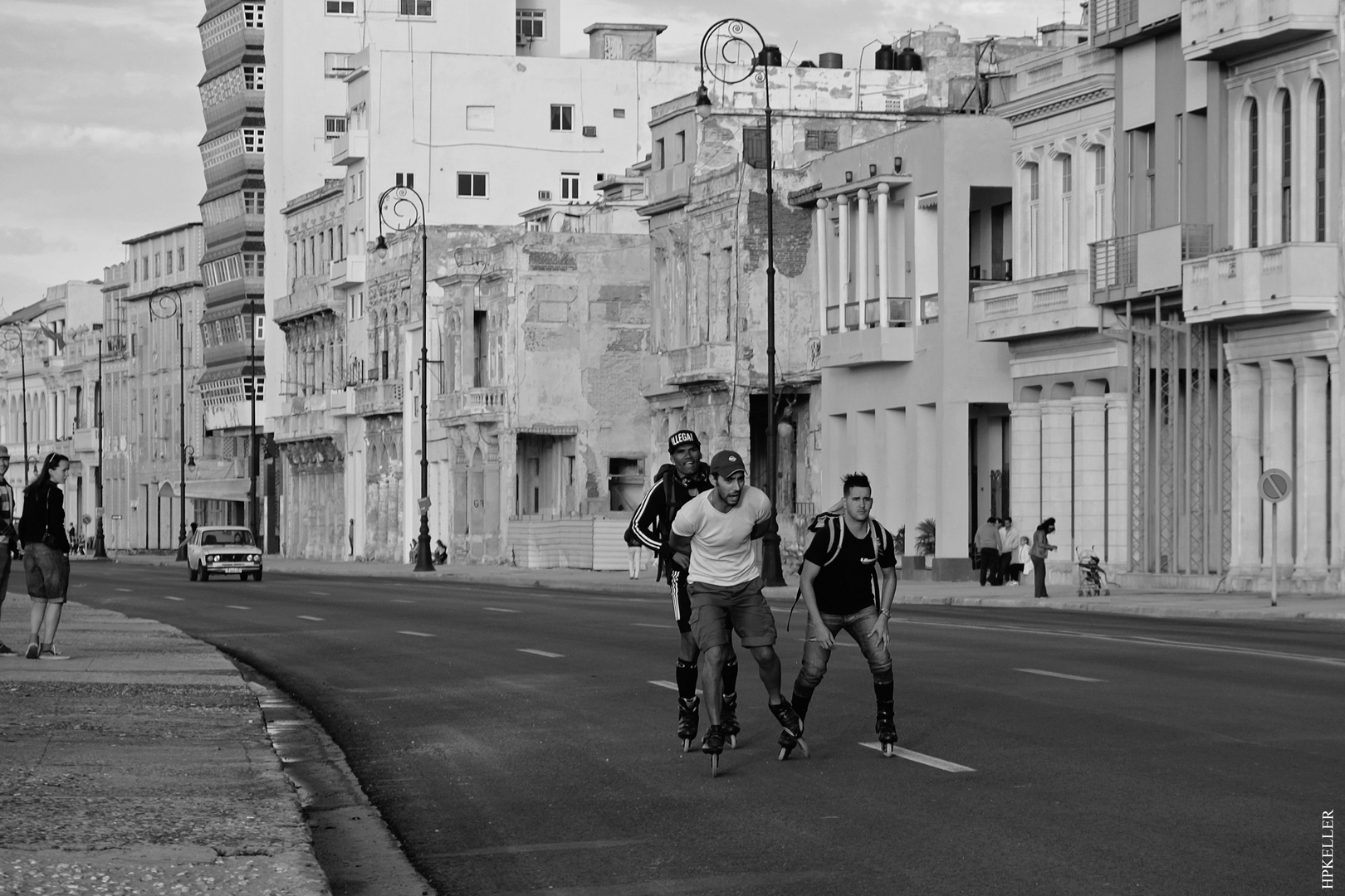 La Habana XVIII, ...skaters race in the evening on the Malecon.