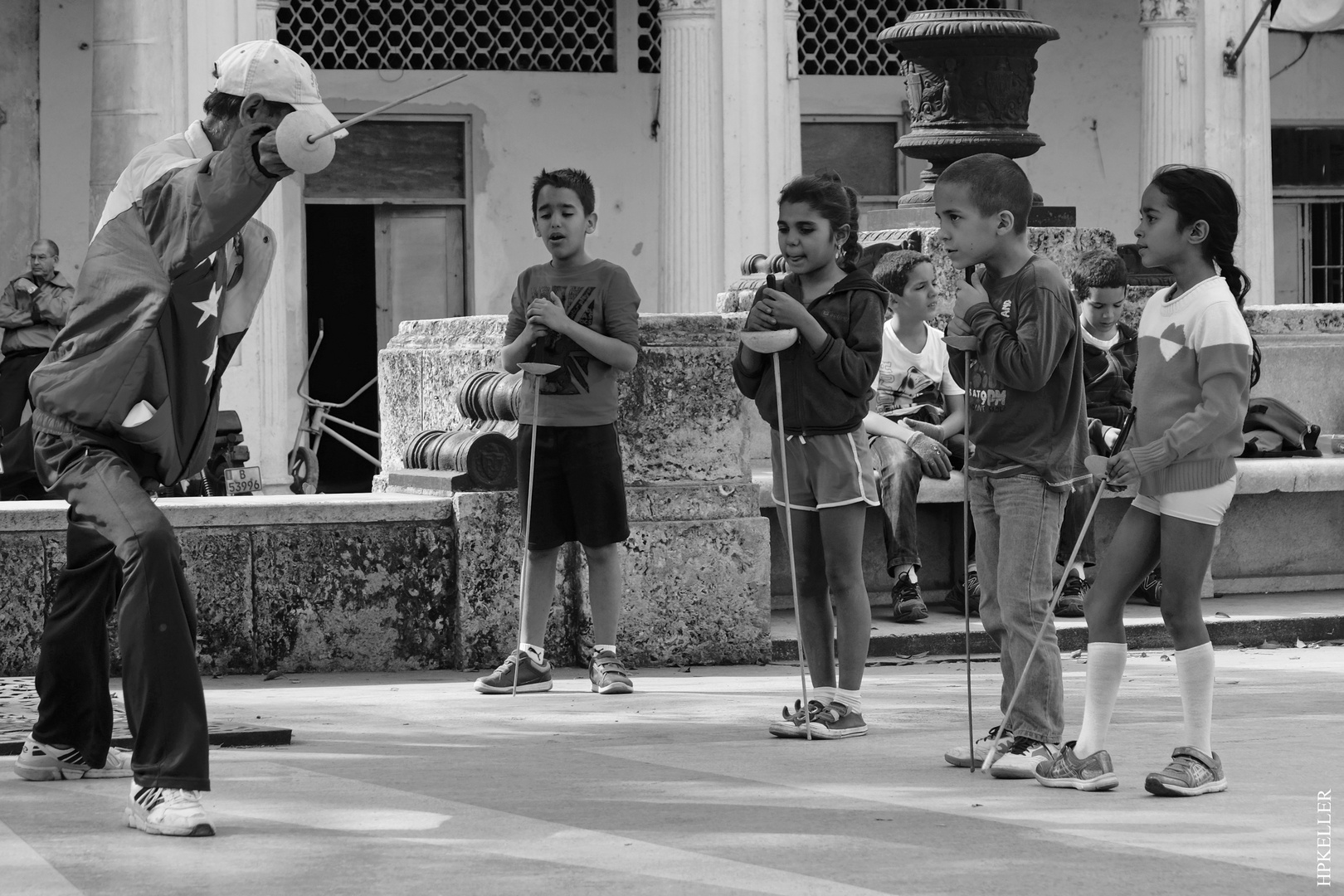 La Habana XXVIII, ...fencing lessons on Paseo del Prado.