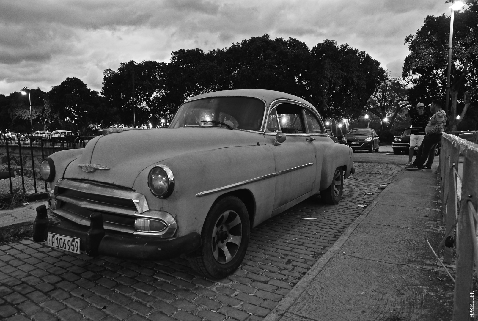 La Habana XXXIV, ...early in the evening, Parque Luz Caballero.