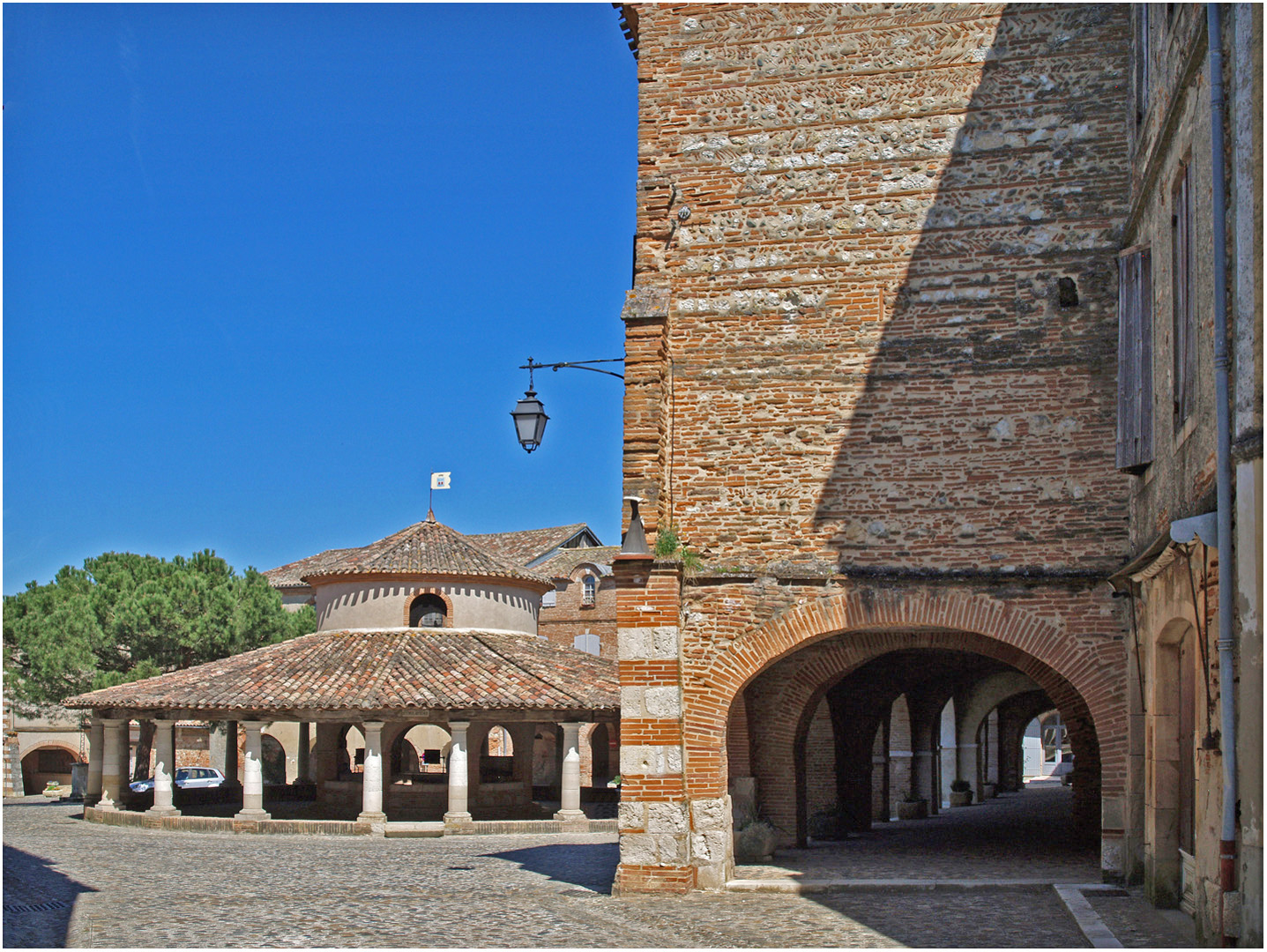 La halle aux grains d’Auvillar  --  Tarn-et-Garonne