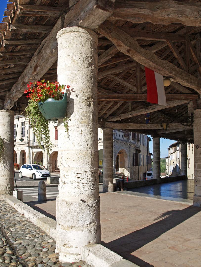 La halle de Mauvezin