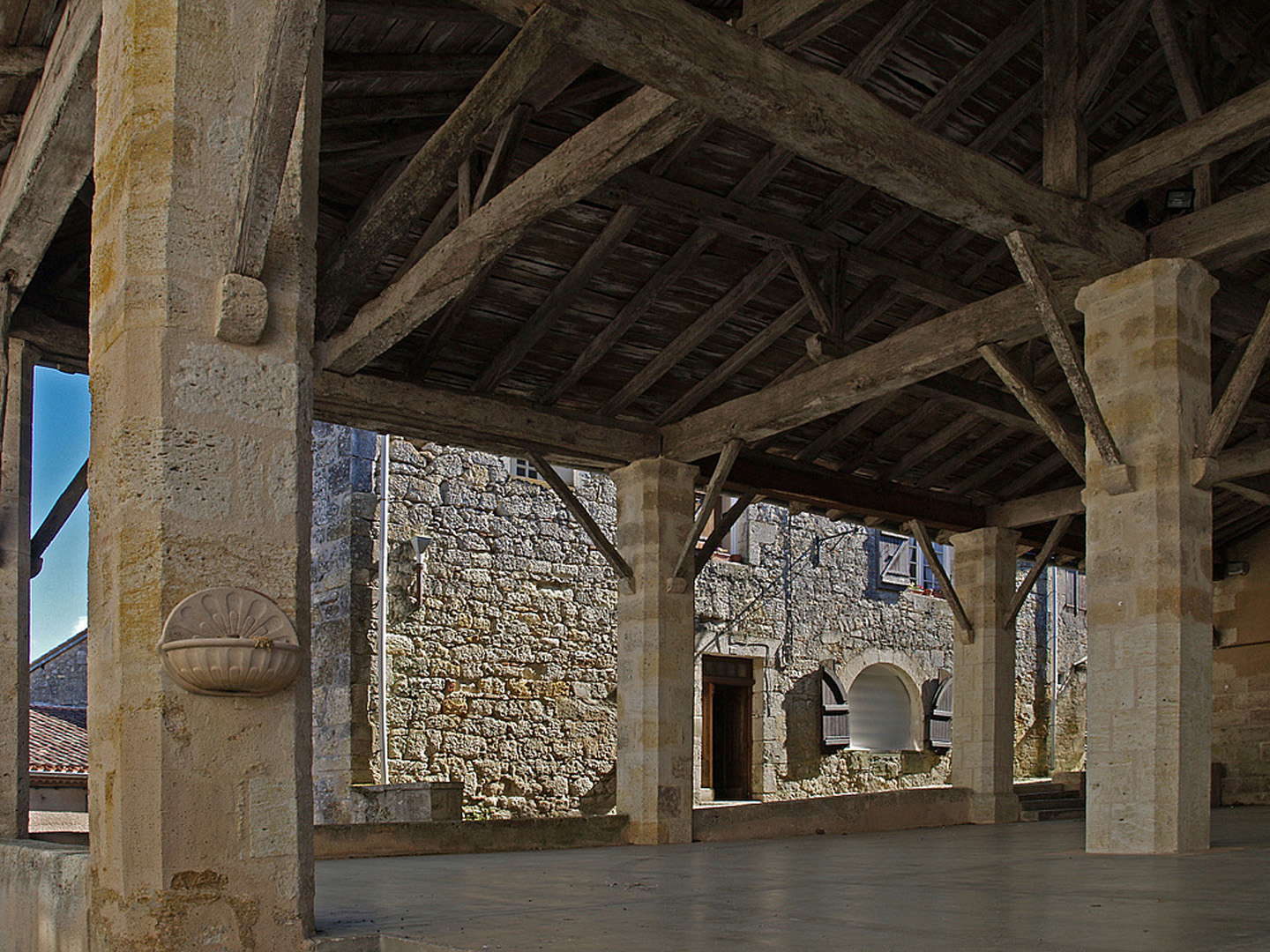 La Halle de Miradoux (Gers)  XVIème  reconstruite au XIXème