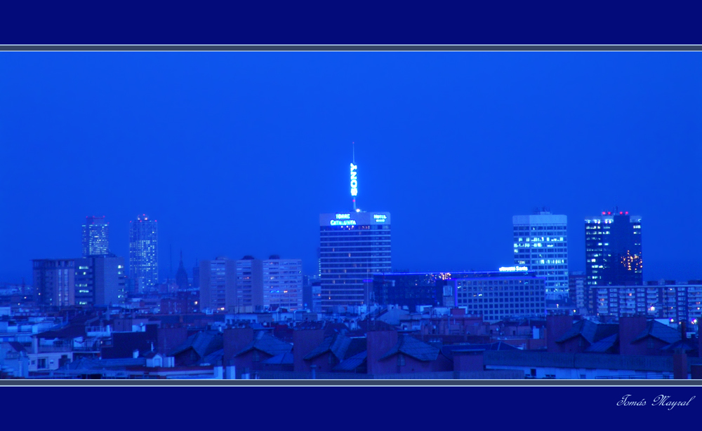 La Hora Azul sobre Barcelona