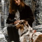 la jeune fille et le chien 