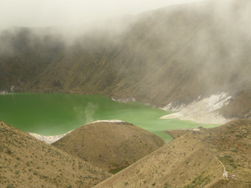 La Laguna Verde del Volcán Azufral