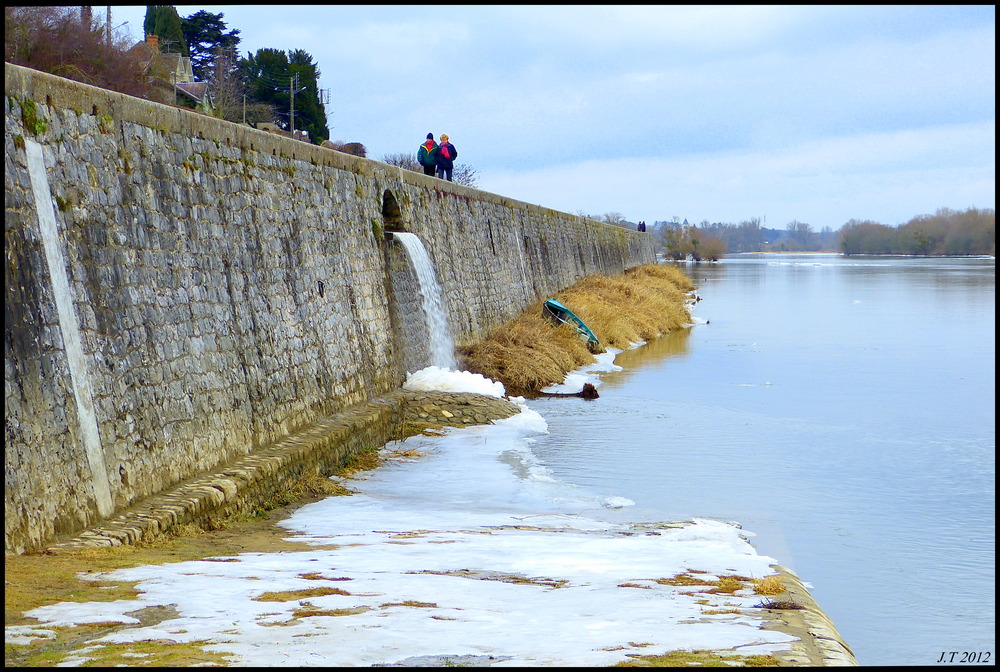 La Loire à Orléans (Loiret) le 14 février 2012 après le dégel