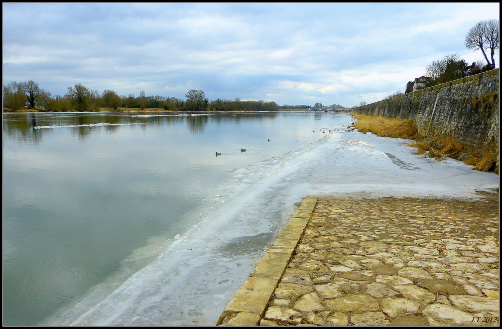 La Loire à Orléans (Loiret) le 14 février 2012