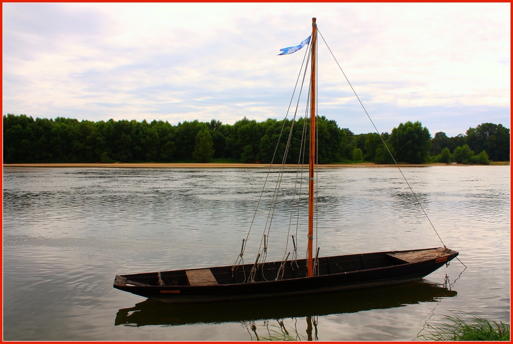 LA LOIRE , FLEUVE ROYAL